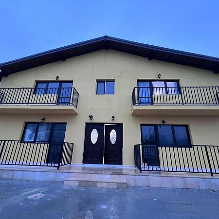 Casa Privata Airport Bucharest Therme Bucharest Balotesti Bagian luar foto
