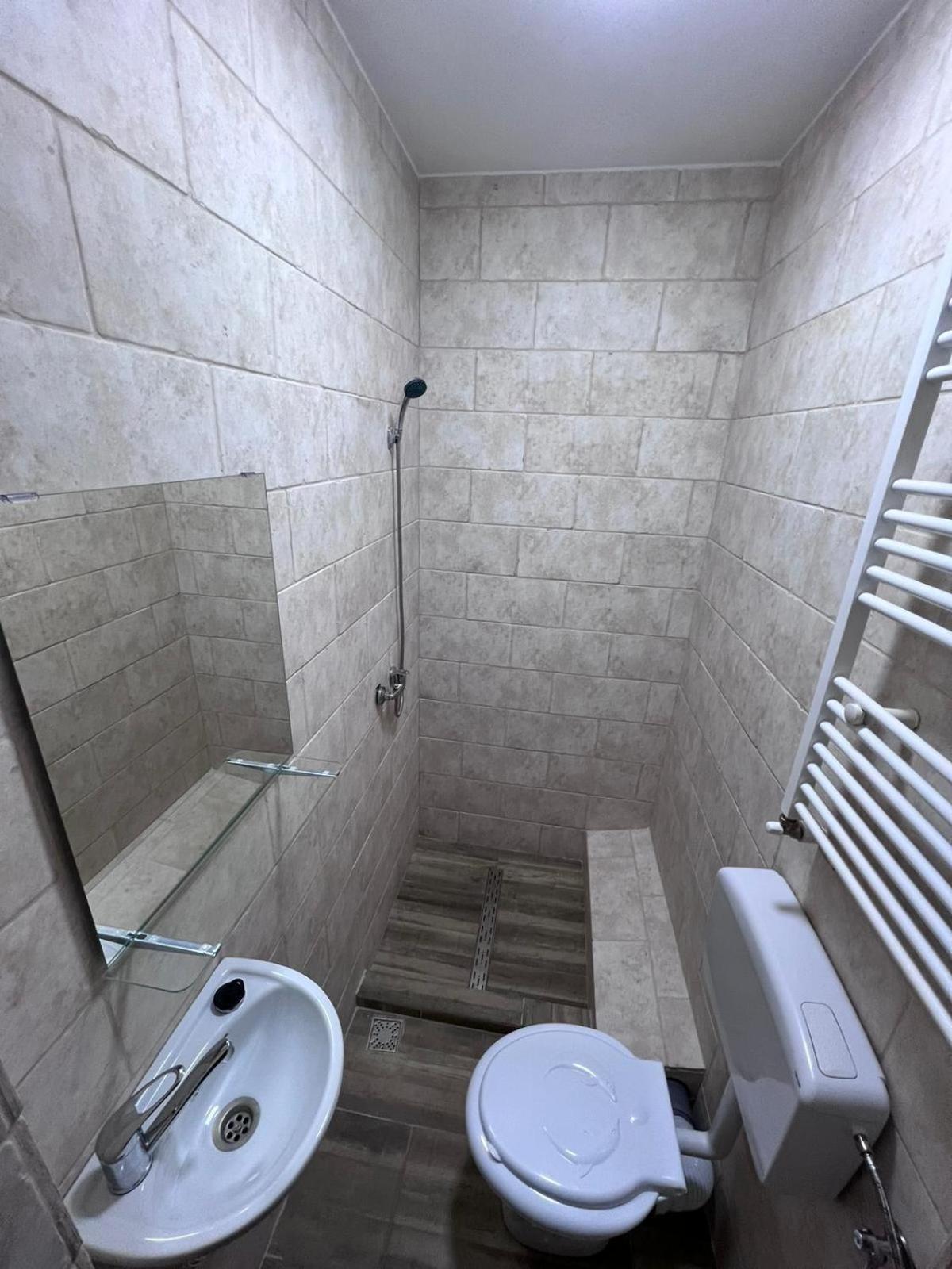 Casa Privata Airport Bucharest Therme Bucharest Balotesti Bagian luar foto